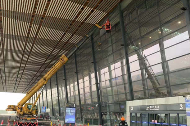 梅县玻璃幕墙维护和保养